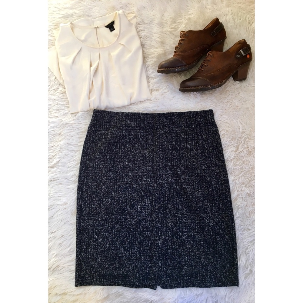 LOFT stretchy pencil skirt